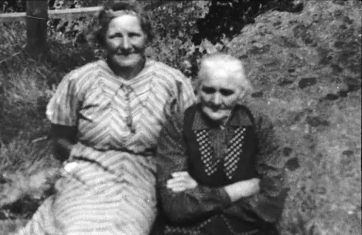 Portrett. Åsta og Gunhild Glomså.