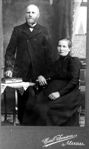 Portrett. Ekteparet Daniel og Ingeborg Mjåland.