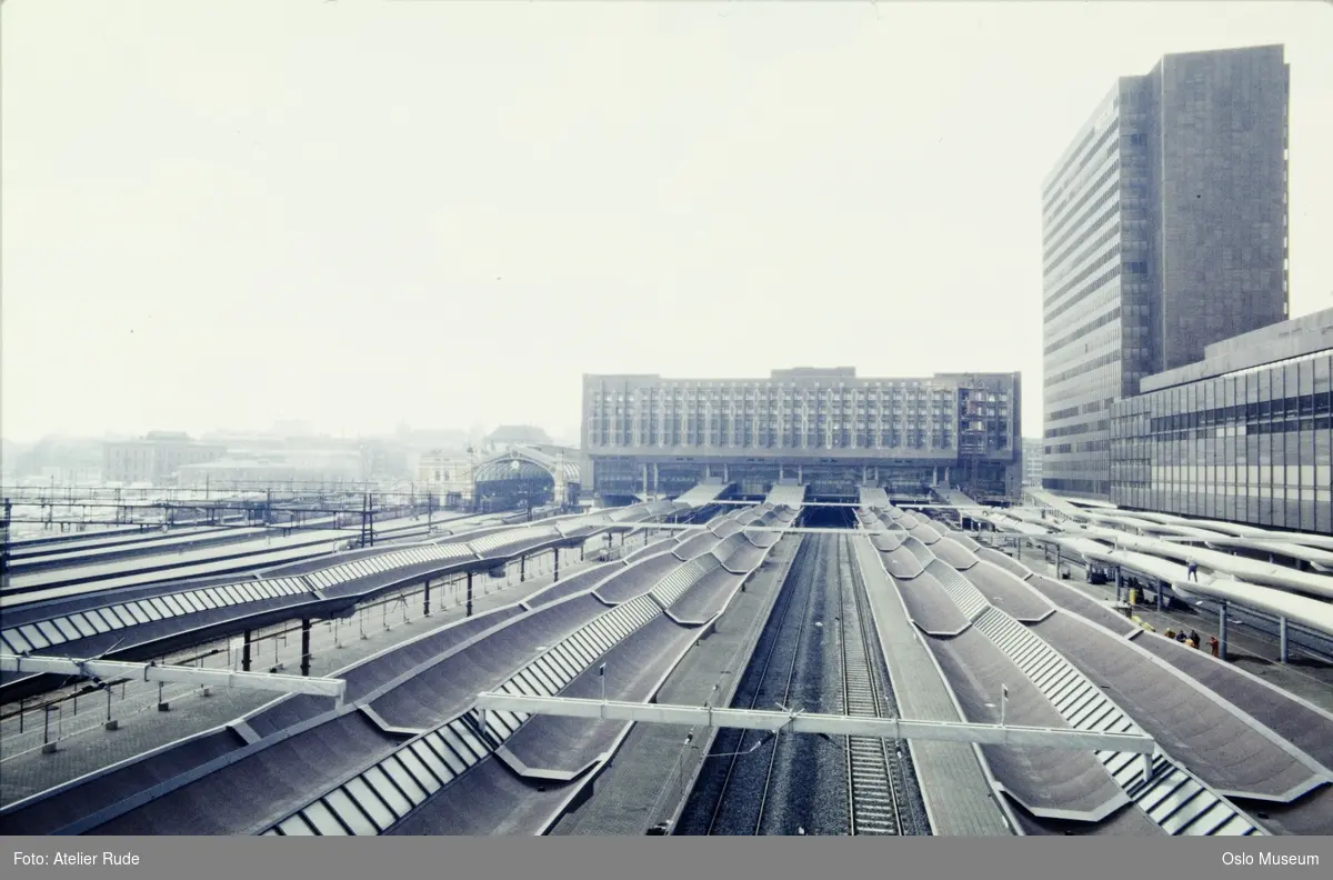 Oslo Sentralstasjon, Postgirobygget, Oslo Postterminal