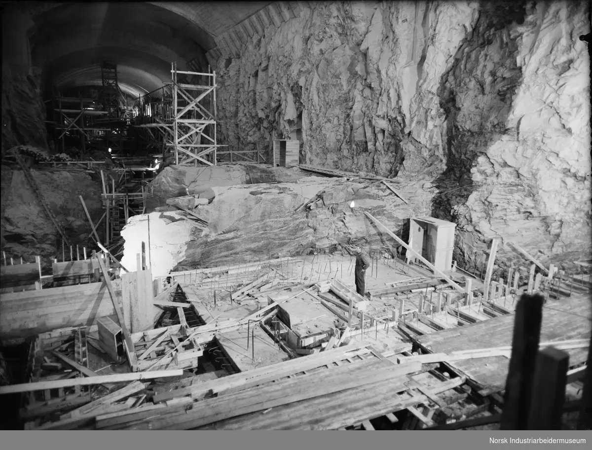 Mårannlegget. Kraftstasjon Dale. Undervannstunnel med utløp fra turbin 4.