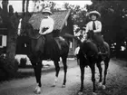 Ridskolelärarnas fruar på promenad till häst. Strömsholm 1910-11.