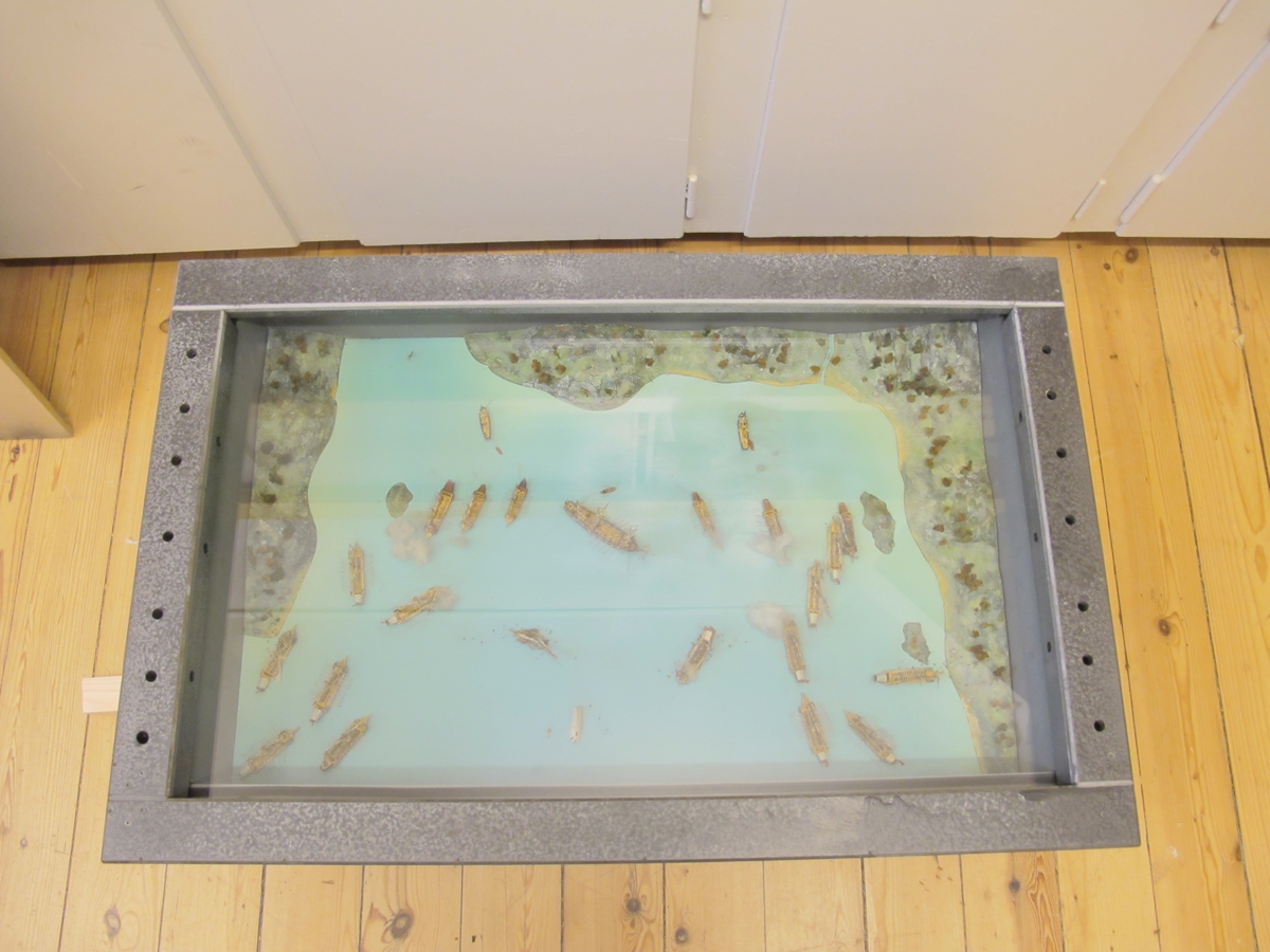Modelldiorama visande striden mellan en rysk och en svensk eskader vid Hangö udd den 27 juli 1714.