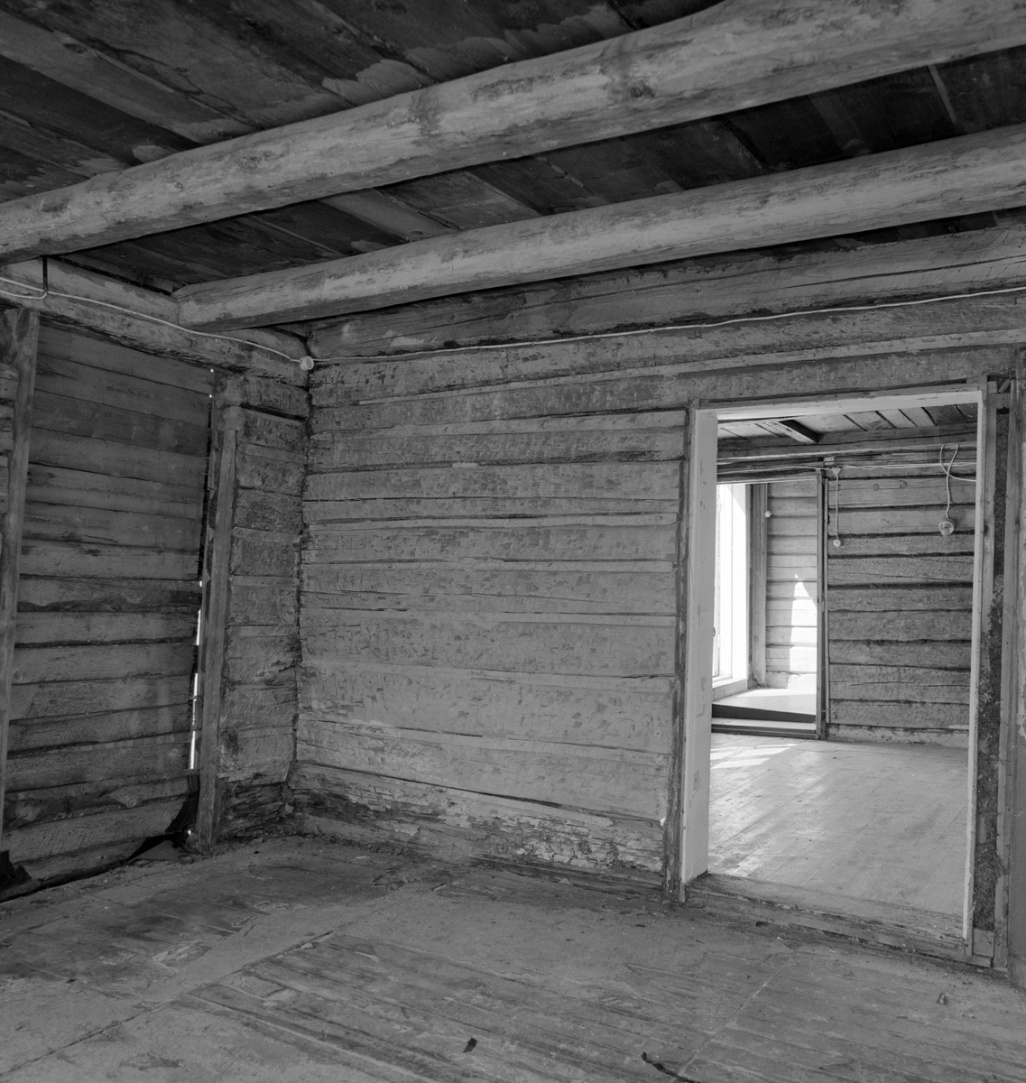 Sørum gård, Stange. Våningshus, fra stue mot kammers/kove.
Gnr.131 , bnr.1.