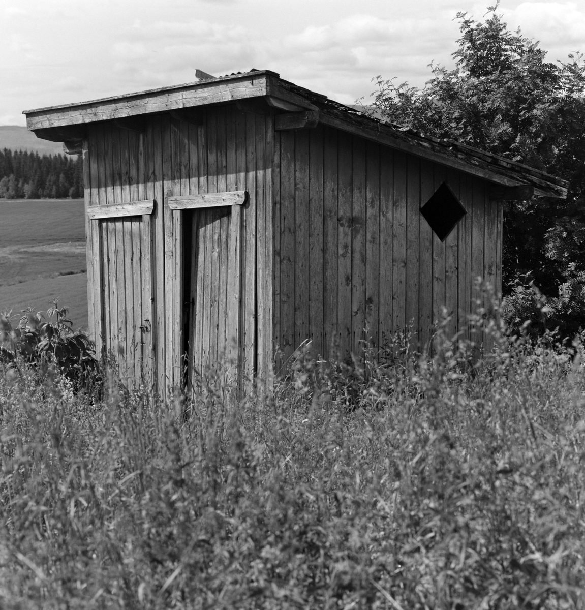 Sørum gård, Stange. Utedo.
Gnr.131 , bnr.1.