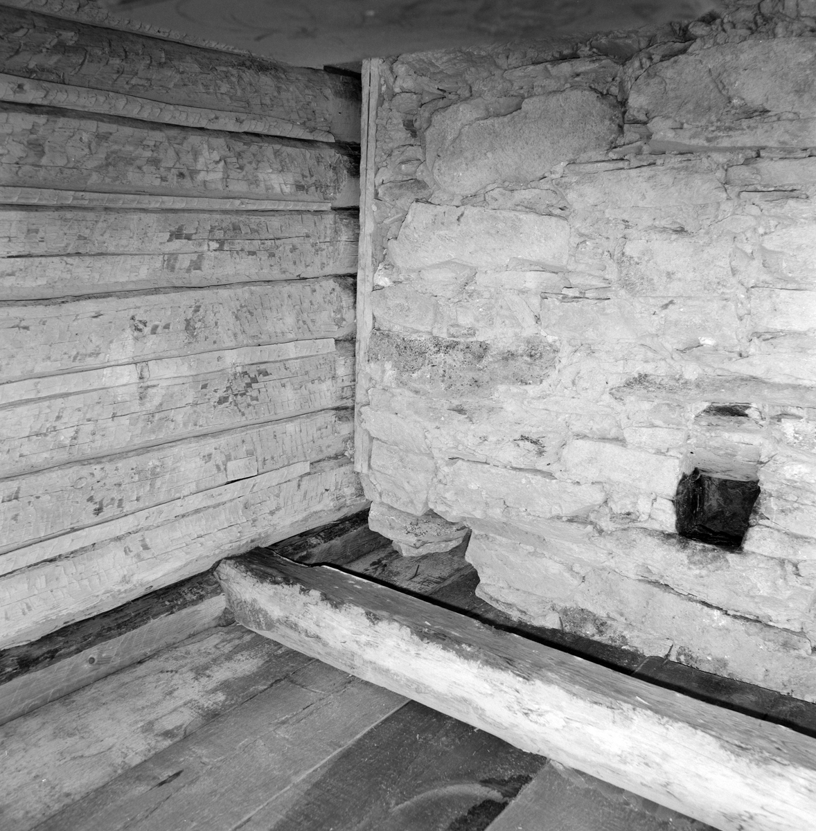 Sørum gård, Stange. Stue 1 etg. 
Gnr.131 , bnr.1.