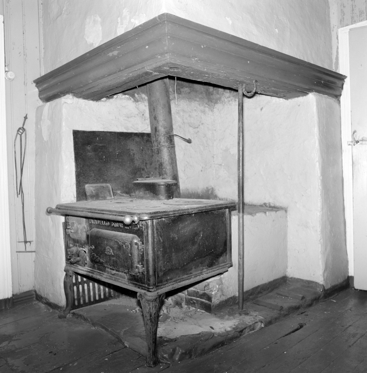 Sørum gård, Stange. Kjøkken, ovn, komfyr,
Gnr.131 , bnr.1.