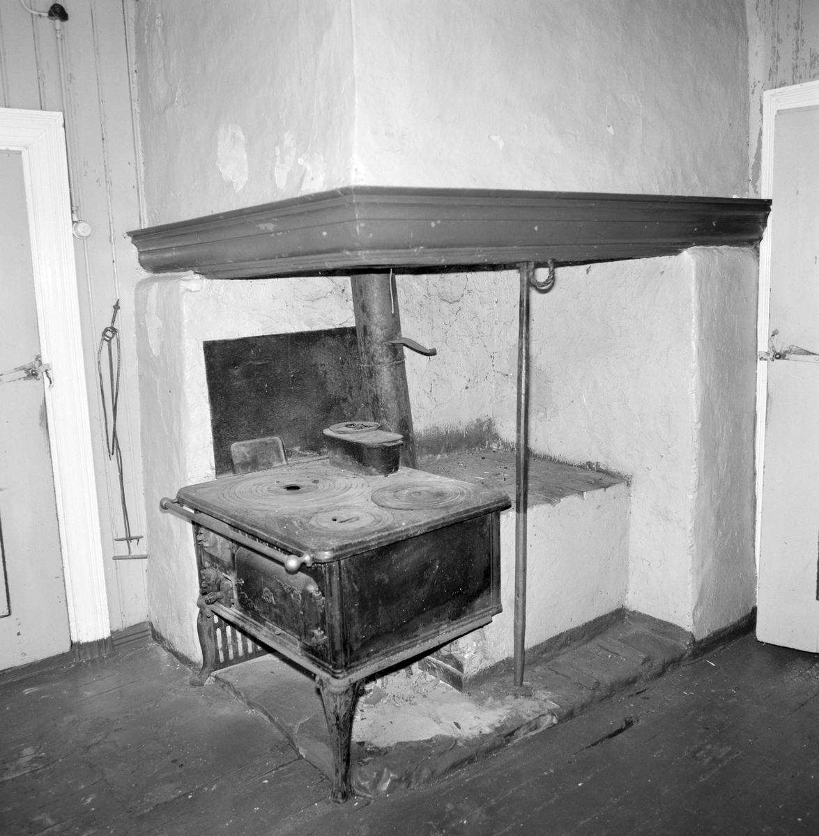 Sørum gård, Stange. Kjøkken, ovn, komfyr,
Gnr.131 , bnr.1.