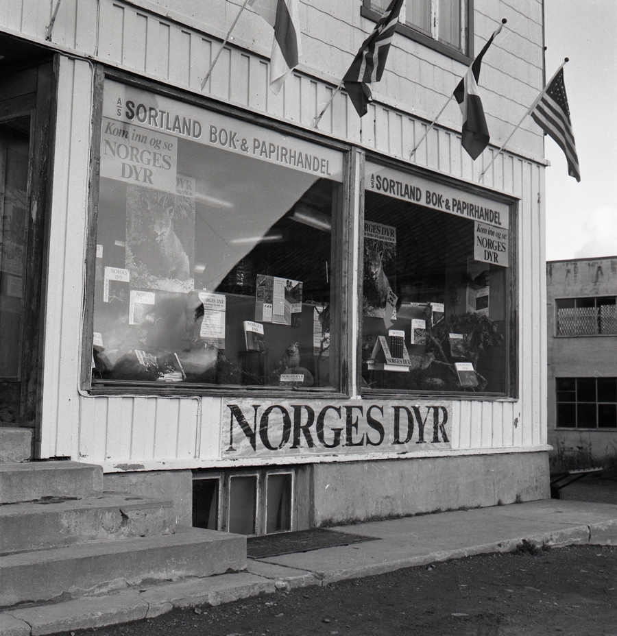 Sortland Bok- og Papirhandel -Museum Nord / DigitaltMuseum