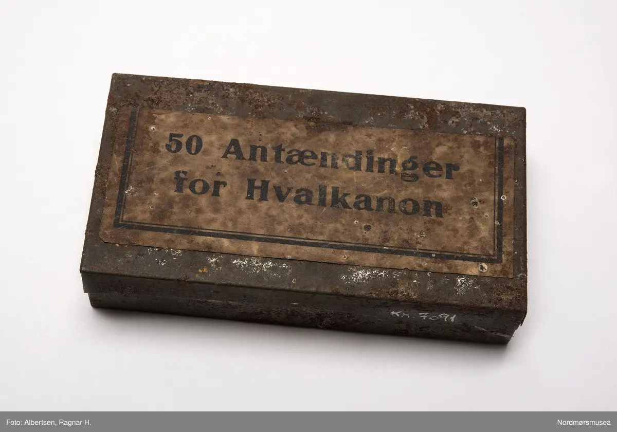 OPPL: Jfr. KM.05996 og KM.07091-7092.
BRUK: Tennsats til hvalkanon.