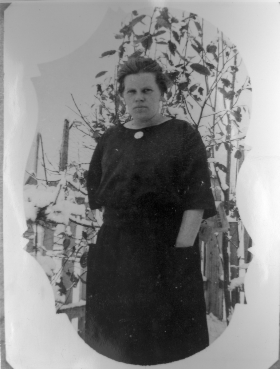 Portrett Adelida
Adelaide Josefine Petine Dalsbø (1894-1986)??