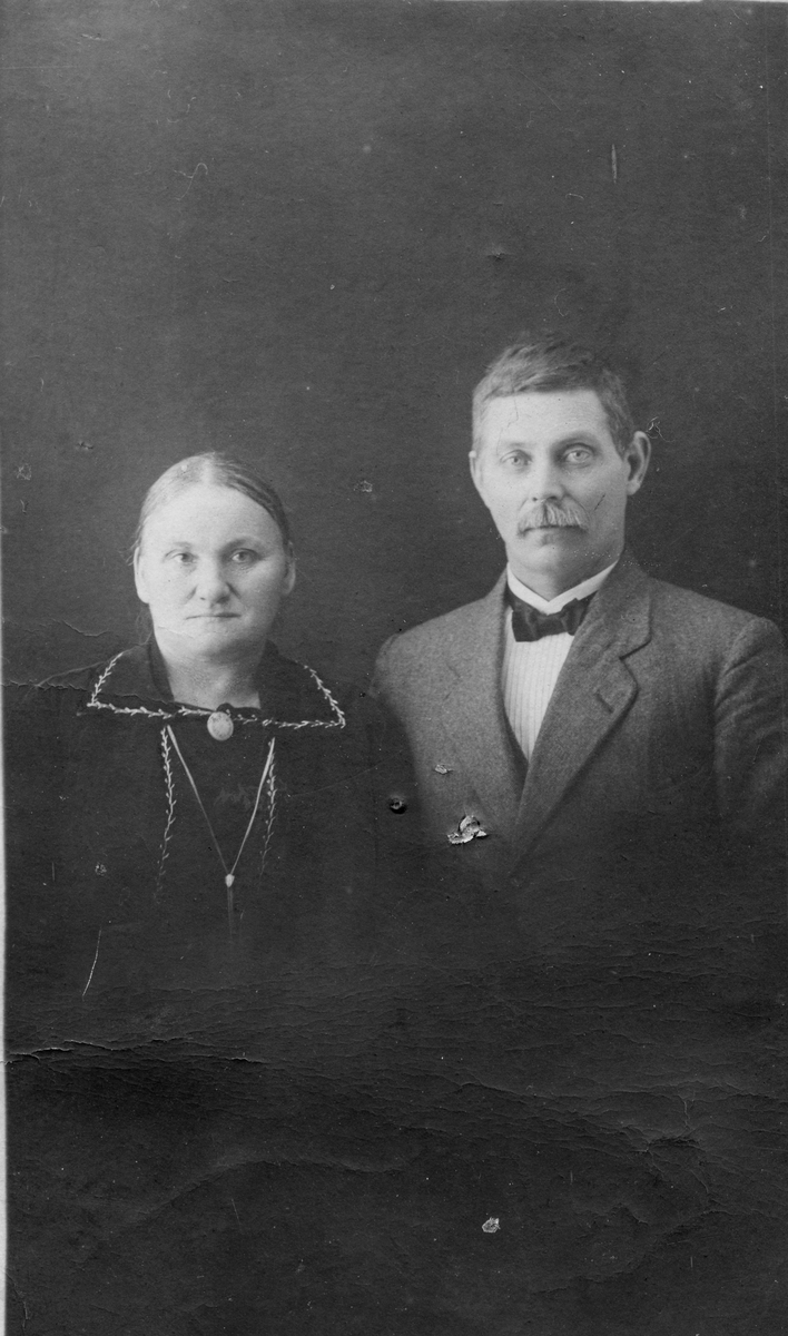 John Kristian? Jonsen (1871-?)
Nora Amalie Evensen (1869-1926)