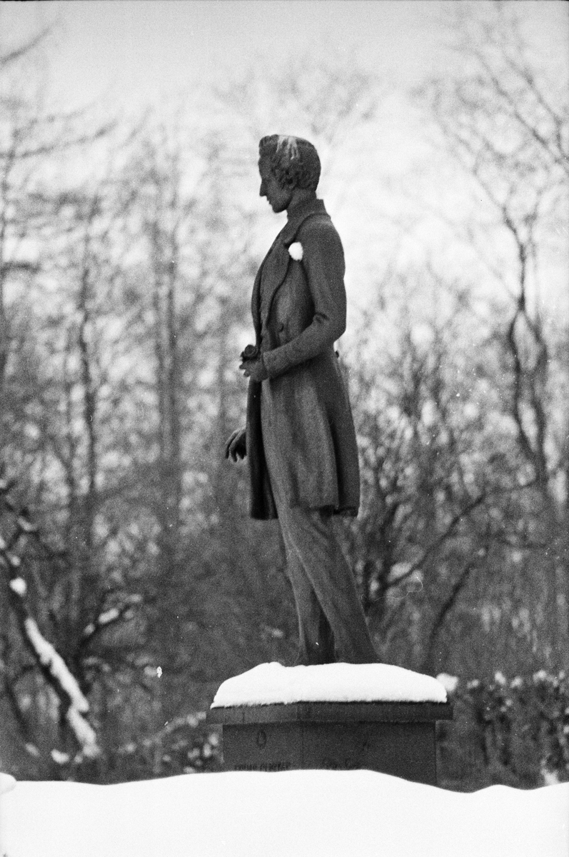 Snöklädd staty, Prins Gustaf, Uppsala 1967