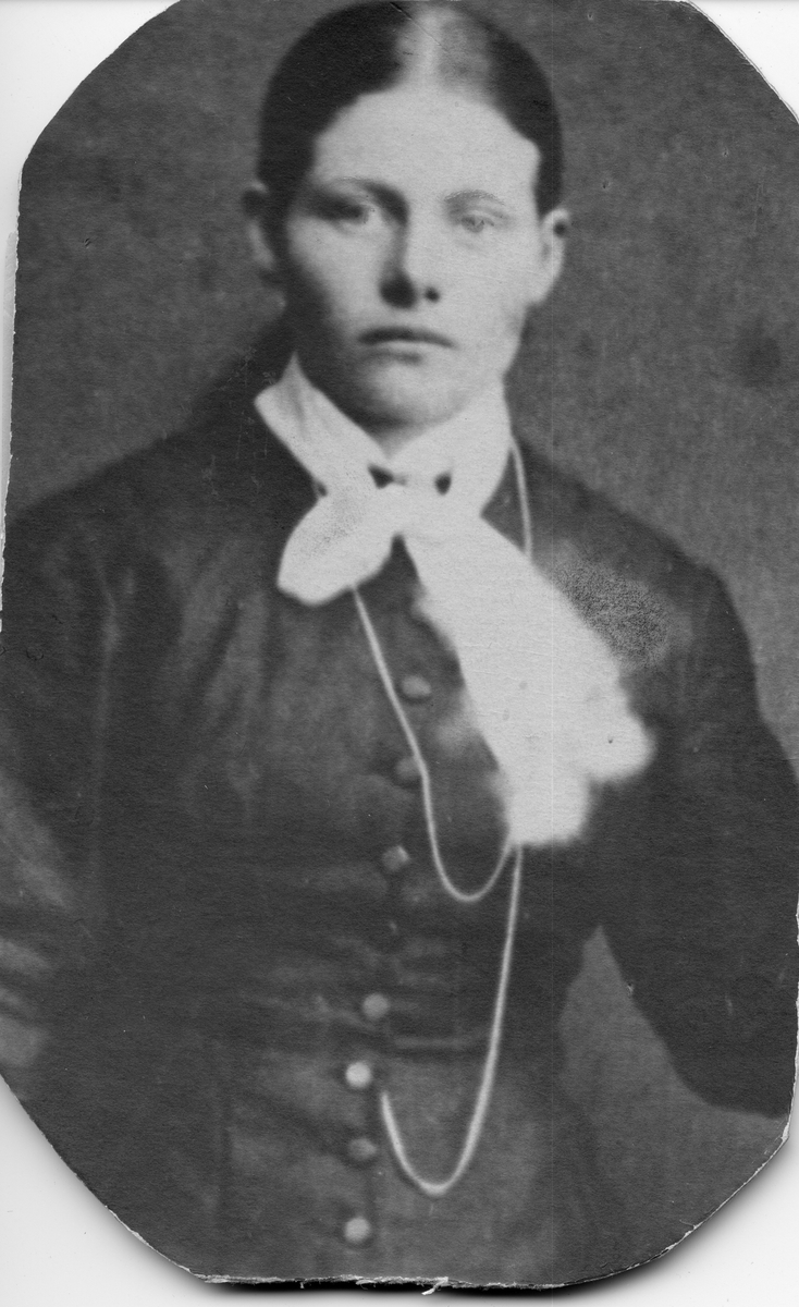 Par 1886.

Amalie Karoline Andersen (1869-1907).

Se 006.