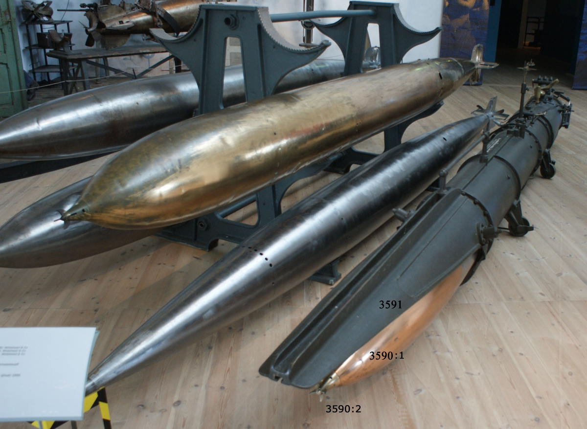 Däckstorpedtub m/93 för 38 cm torped. Nr 207. Har tillhört torpedbåten Meteor, Nr 28.