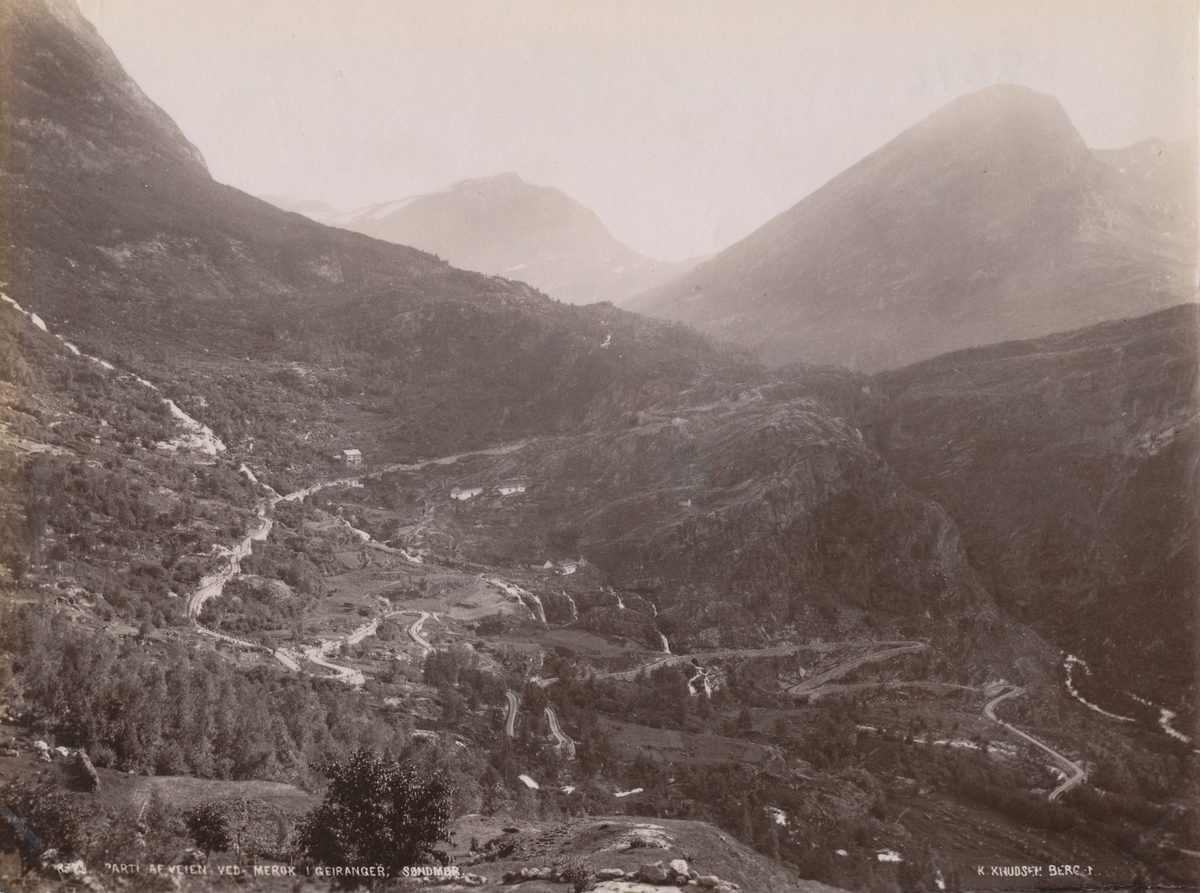 Veien opp mot Flydalsjuvet i Geiranger. Fra Vesterås til Holebygda.