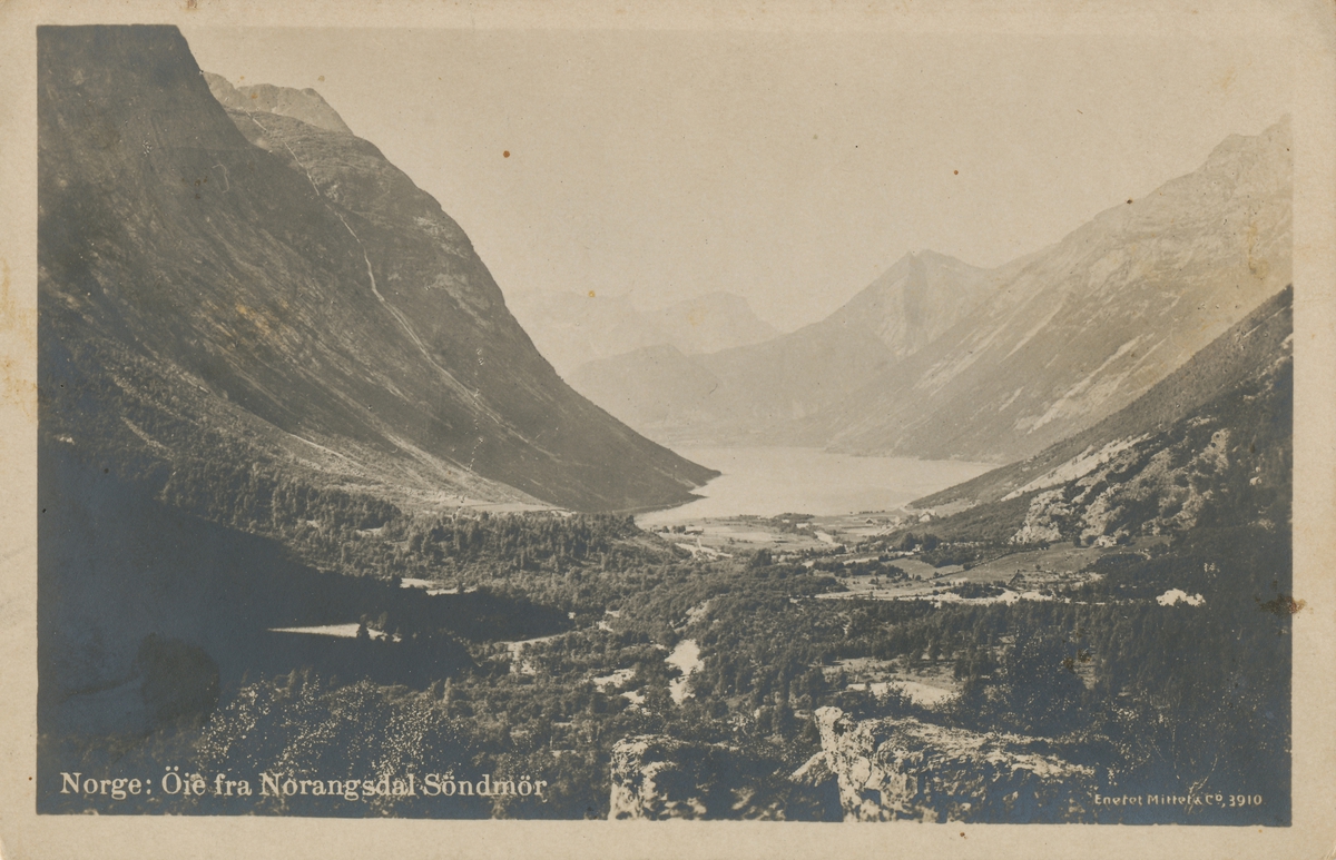 Fra Norangsdalen mot Øye og Norangsfjorden.