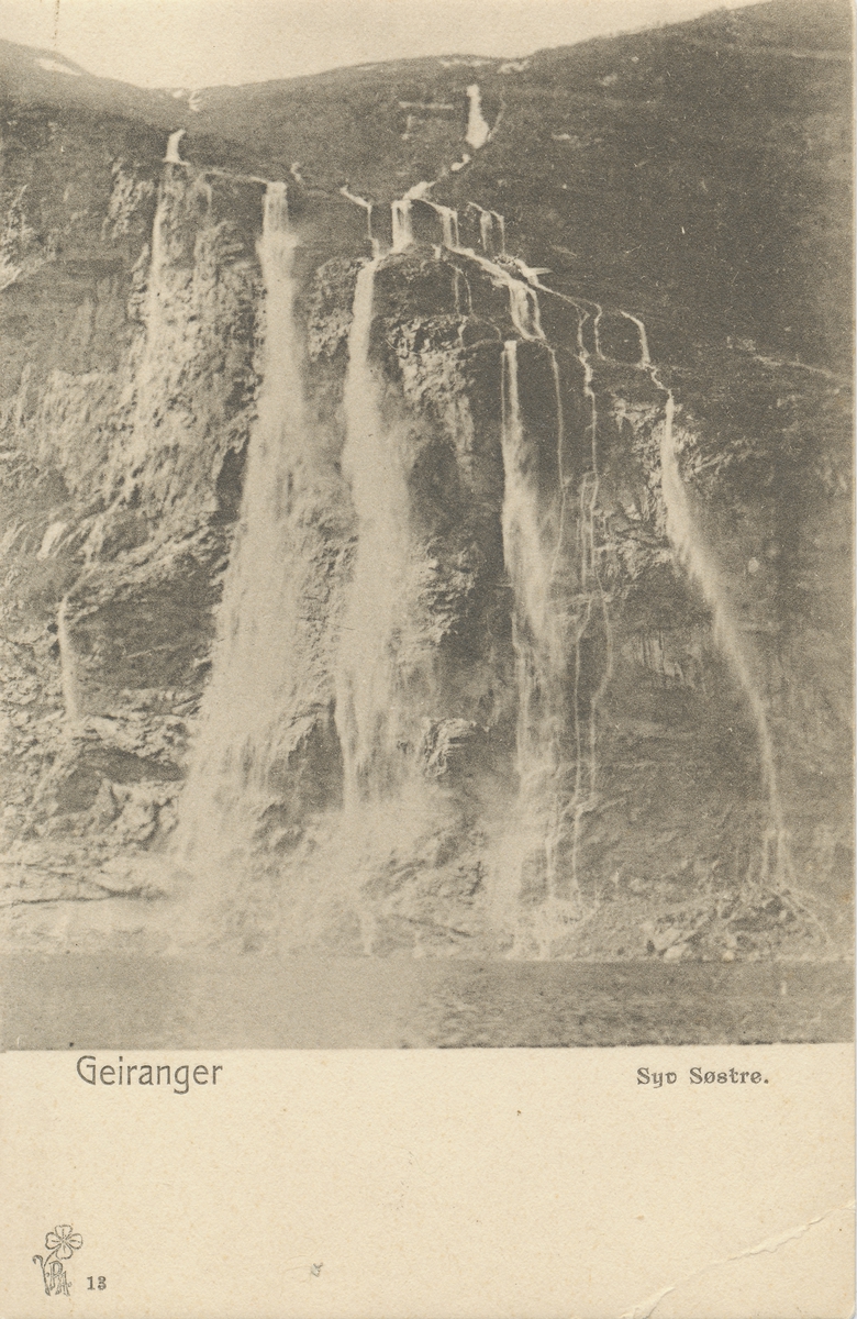 Nærbilde av "De syv søstre" i Geirangerfjorden.