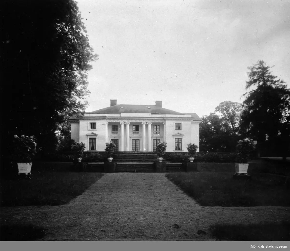 Exteriör Gunnebo slott från norr. 1930-tal.