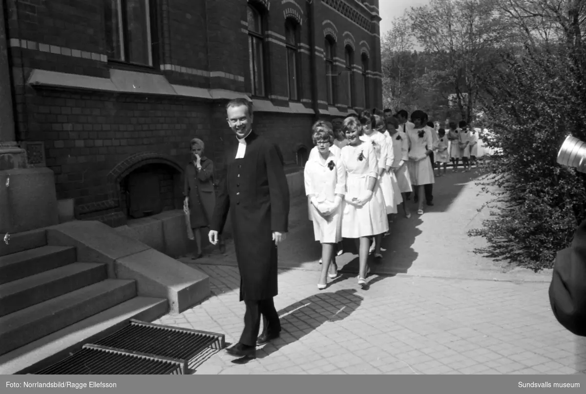 Konfirmation i GA-kyrkan. En av konfirmanderna är Kerstin Selin.