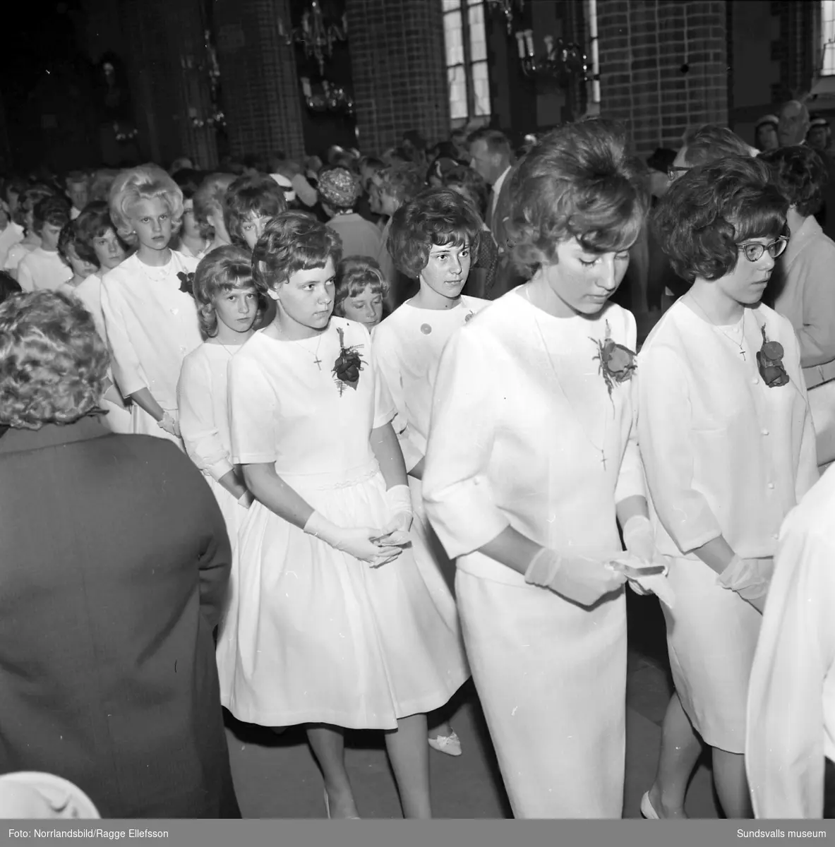 Konfirmation i GA-kyrkan. En av konfirmanderna är Kerstin Selin.