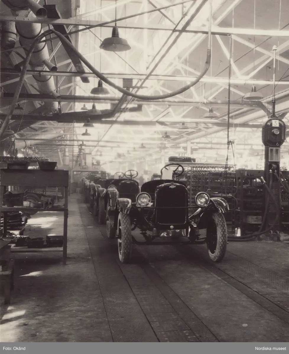 General Motors Nordiska Ab. Interiör från fabriken, montering, 1928 Arbete, chassi.
