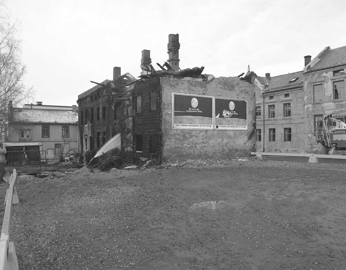 Hamar, Håkons gate 43, brann, etterslokking, brannruin.