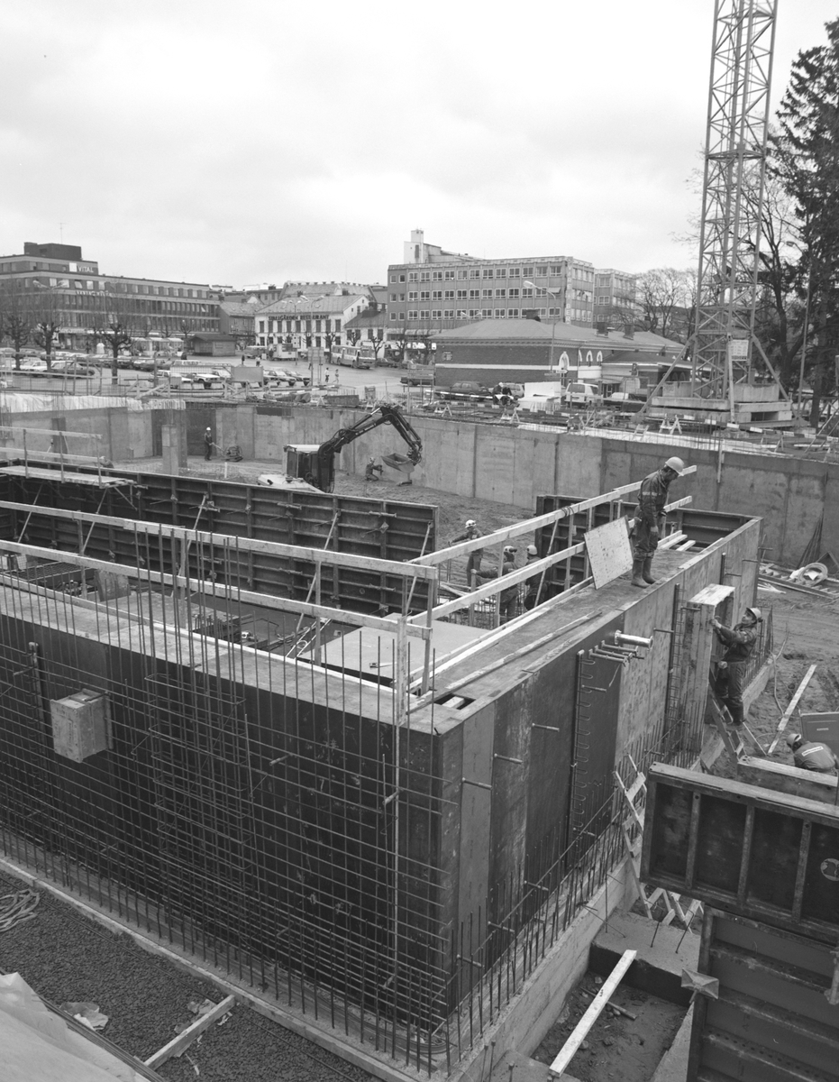 Storhamargata 12, Hamar, bygging av nytt kjøpesenter, forretningsbygg, grunnarbeid, forskaling, "Basarene"