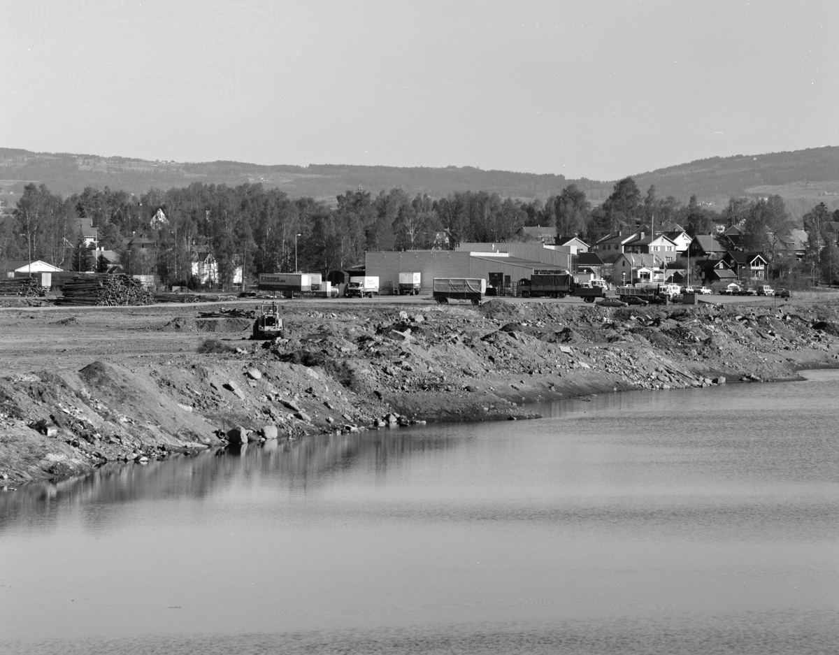 Åkersvika, Hamar. Utfylling i forbindelse med OL- utbygging, Vikingskipet.