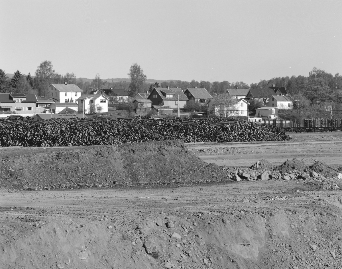 Åkersvika, Hamar. Utfylling i forbindelse med OL- utbygging, Vikingskipet, tømmer, Briskebyen.