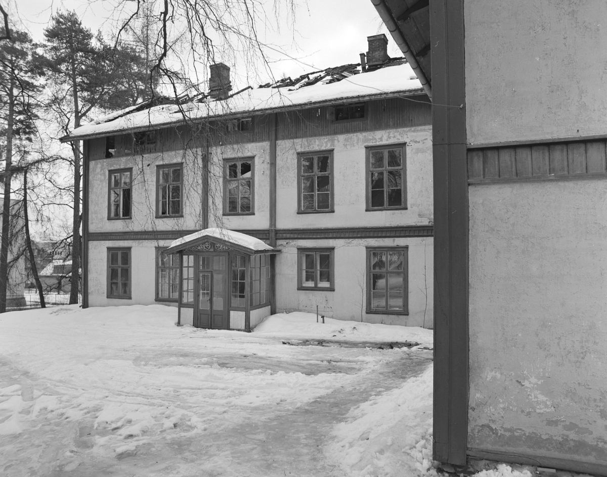 Hamar, Furubakken, Furnesvegen 24, advokat Borger Lenths villa, eksteriør etter brannen 16. september 1983