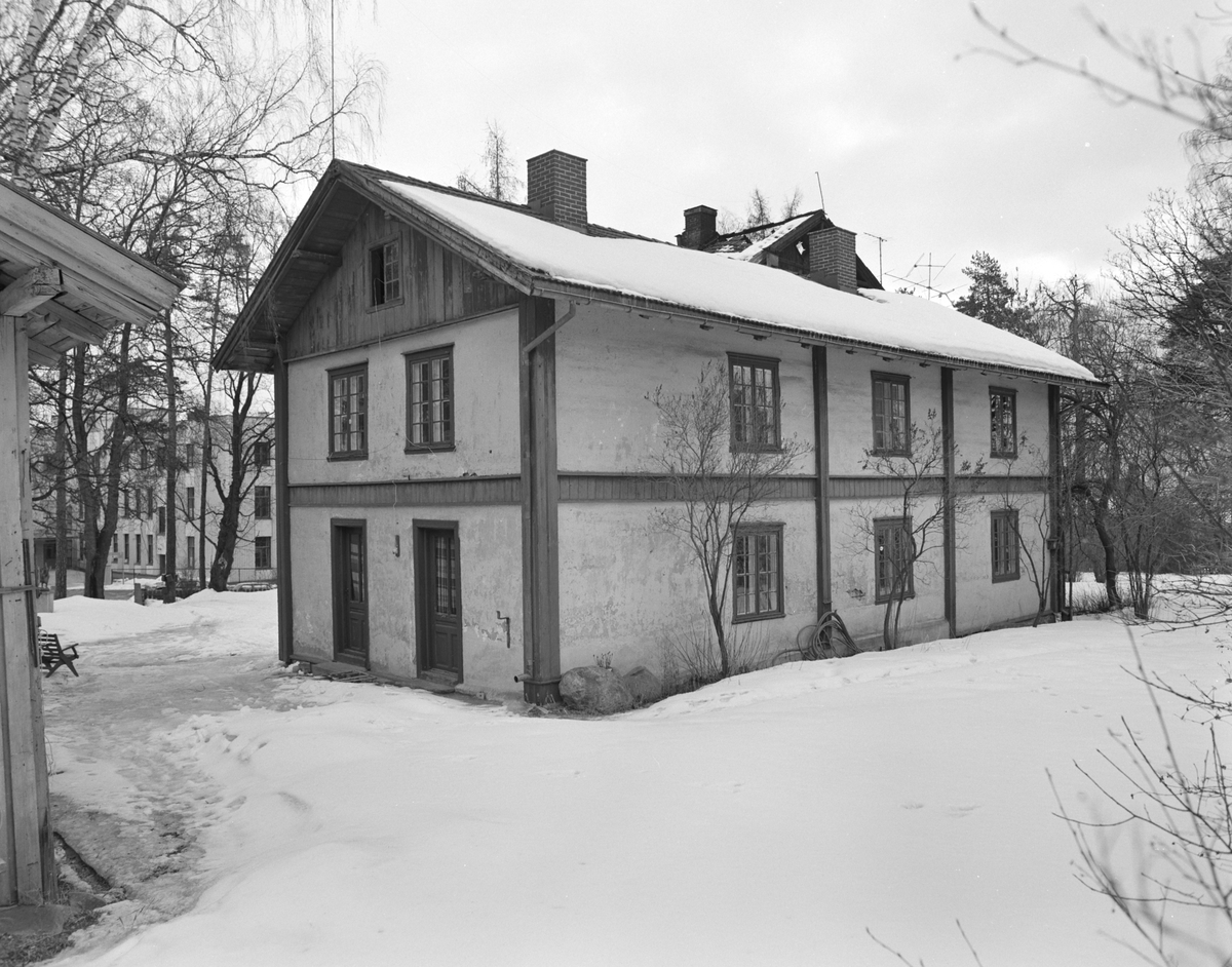 Hamar, Furubakken, Furnesvegen 24, advokat Borger Lenths villa, eksteriør etter brannen 16. september 1983, sidefløy,