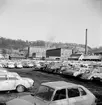 Bilar på parkeringsplatsen vid Husqvarnafabriken i Huskvarna.