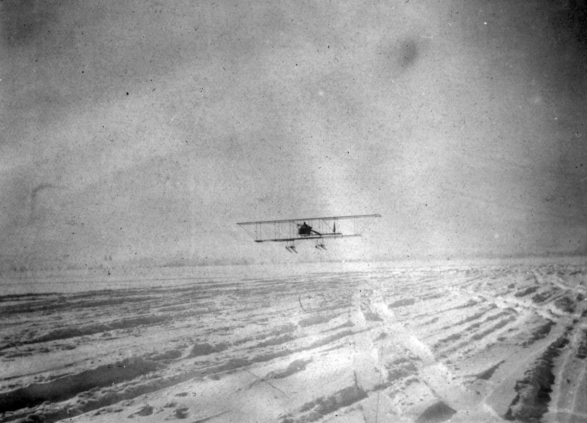 Fly, dobbeltdekker. Fly med ski, vinter. RP.