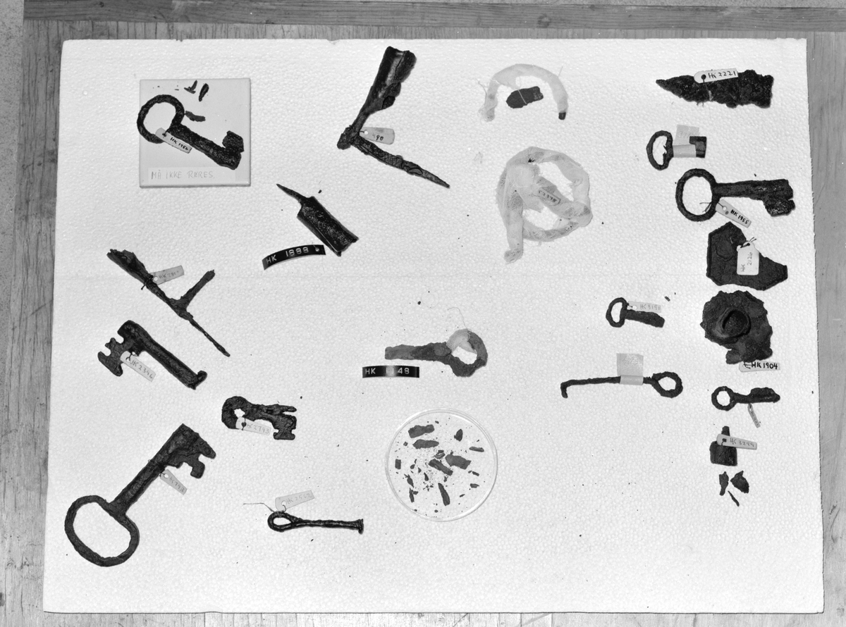 TEKNISK AVDELING: MIDDELALDERGJENSTANDER.