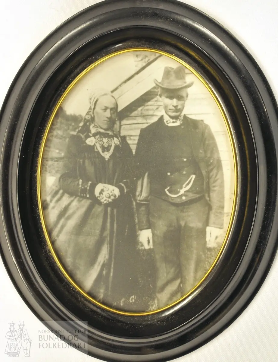 Brudebilete frå omlag 1895. Anne Slaatta Aaker og Gunnar Aaker.