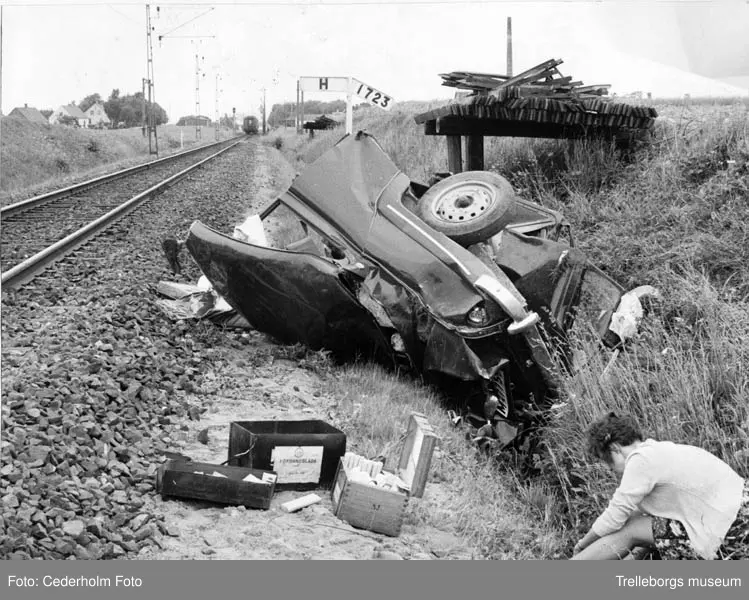 Bilolycka 25/6 1962, tre dödsoffer vid krock bil-tåg (fru Ally Johansson).