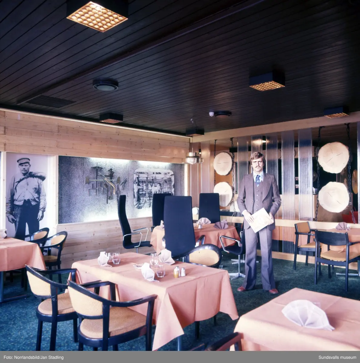 Esso Motor Hotell i Bydalen. Interiörbilder från matsalen.