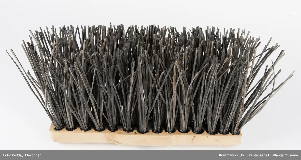 Feiekost, fremstil av hvalbardeplate,