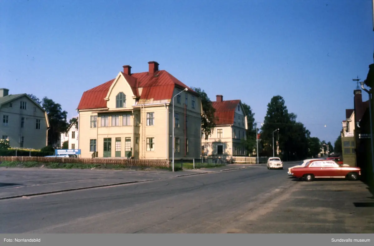 Kvarteren vid Bergsgatan, Esplanaden, Östra Långgatan och Nybrogatan där hela kvarteret Debet ska rivas för bygge av Folkets hus, hotell och bensinstation.