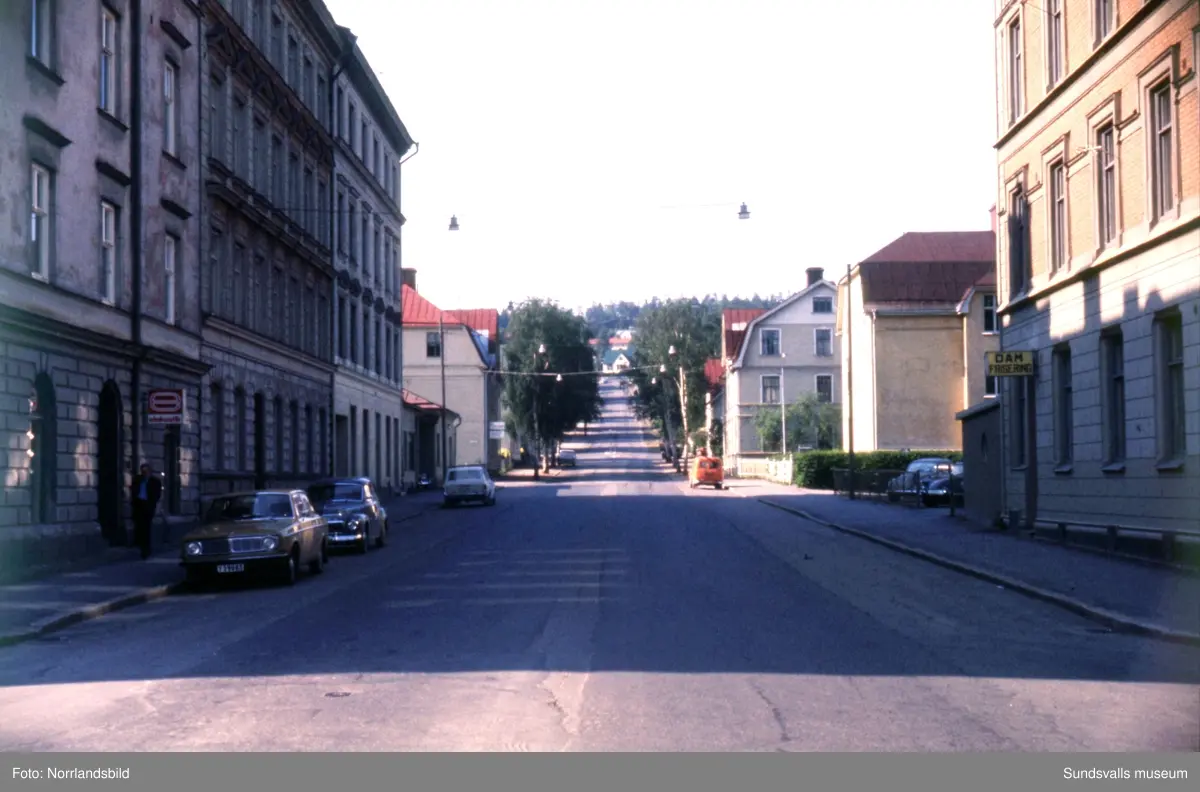 Kvarteren vid Bergsgatan, Esplanaden, Östra Långgatan och Nybrogatan där hela kvarteret Debet ska rivas för bygge av Folkets hus, hotell och bensinstation.
