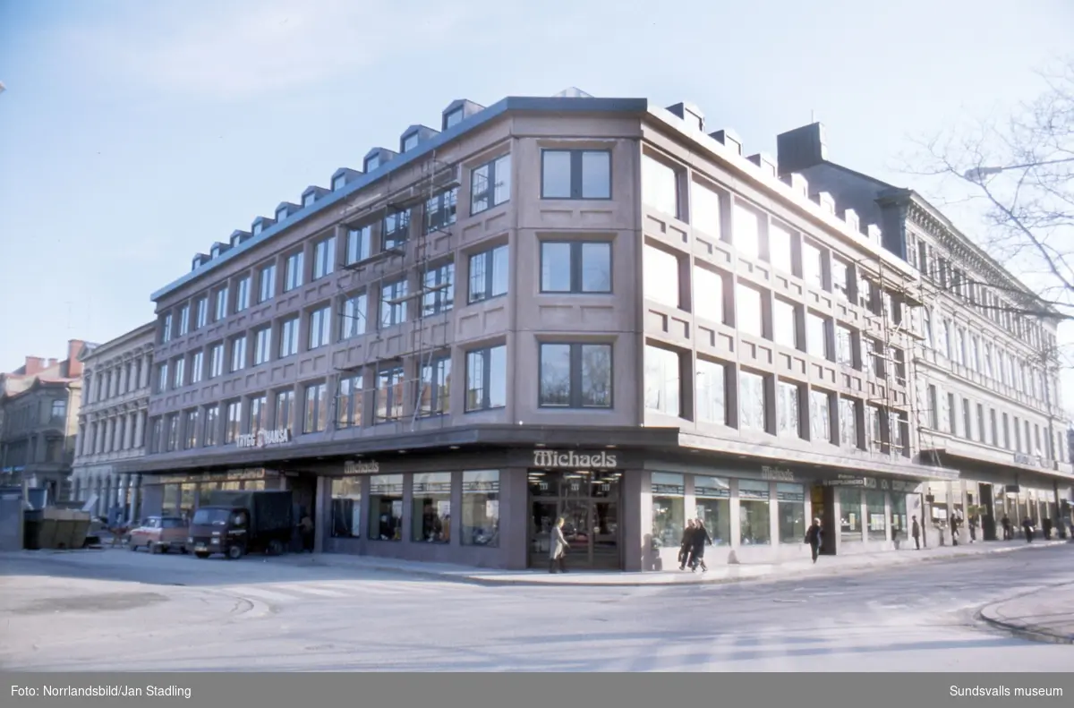 Exteriörbild av det nybyggda huset i hörnet Esplanaden-Sjögatan (Trygg Hansa).