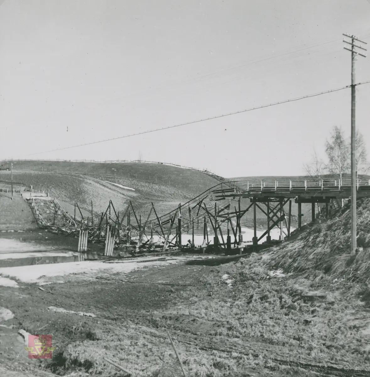 Album fra 1940. Krigsskadet gamle Ulvesund bru 25-04-1940.