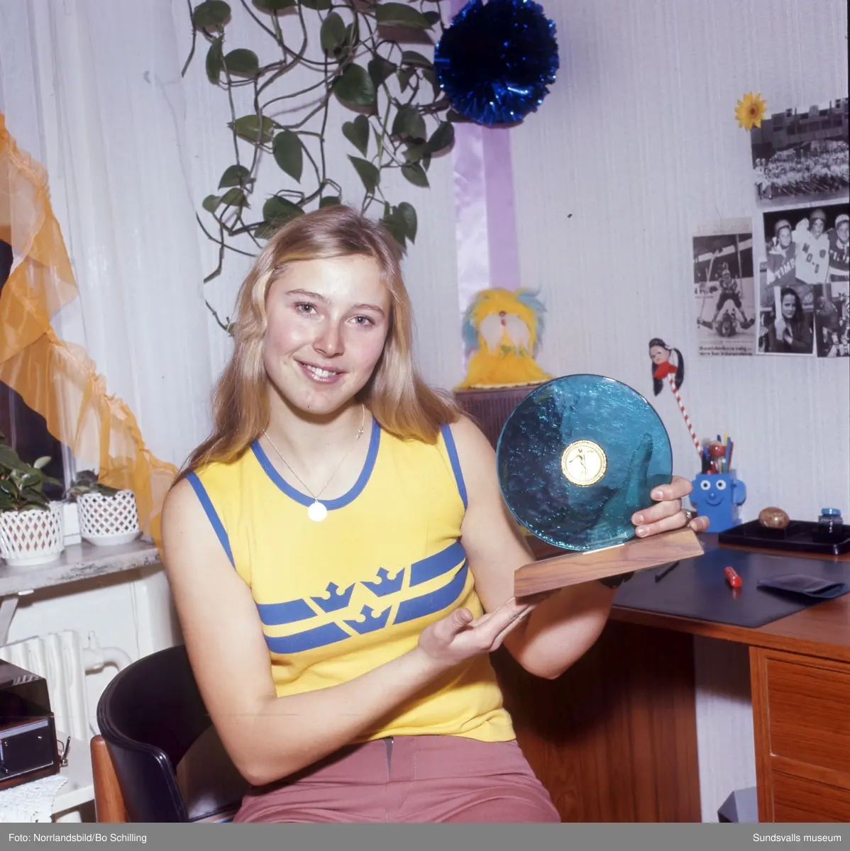 Damhockey i Timrå 1970. Bilder till ett reportage i tidningen Året Runt.