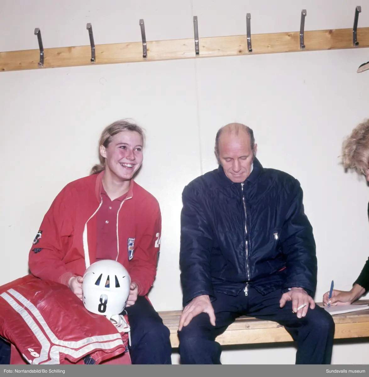 Damhockey i Timrå 1970. Bilder till ett reportage i tidningen Året Runt.