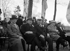 Professor Nils von Hofsten, sannolikt på studenternas majfirande i Botaniska trädgården, Uppsala 1936