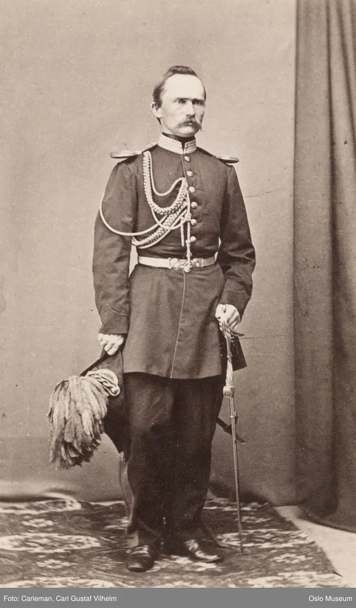 portrett, mann, generalmajor, uniform, visittpositur, stående helfigur