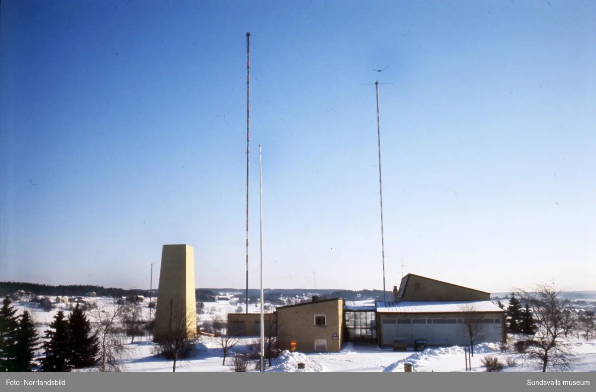 Rundradiostationen, från 1949, med de två masterna i Ljusta, Birsta.