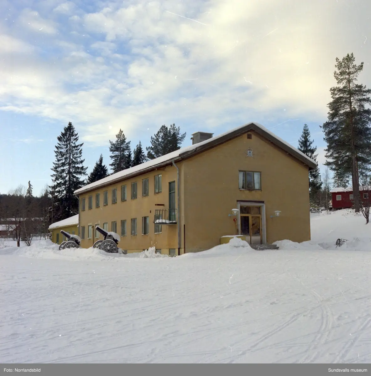 Exteriörbilder på byggnader vid Lv5 i Sundsvall.