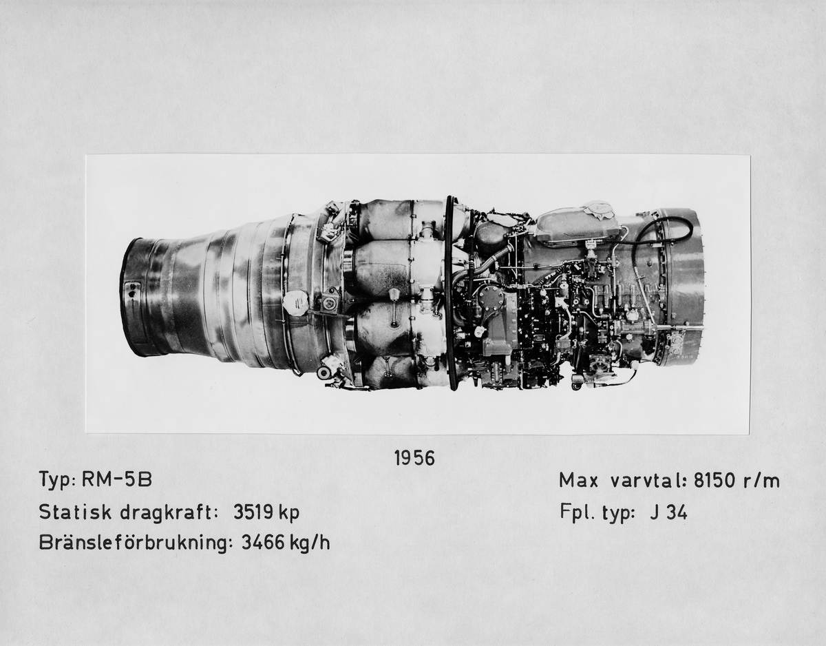 Flygmotor RM 5B (Rolls-Royce Avon Mk 23 (S)), tillverkad 1956, för flygplan J 34. Monterat foto med tillhörande information.