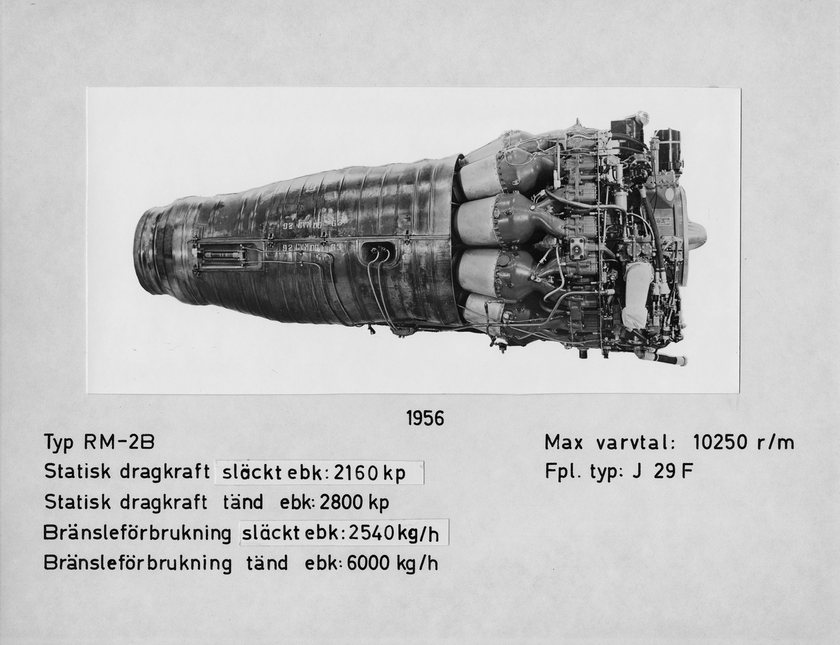 Flygmotor RM 2B (De Havilland Ghost 50), tillverkad 1956, för flygplan J 29D och J 29F. Monterat foto med tillhörande information.